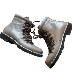 Hunter leather lace up booties size 5